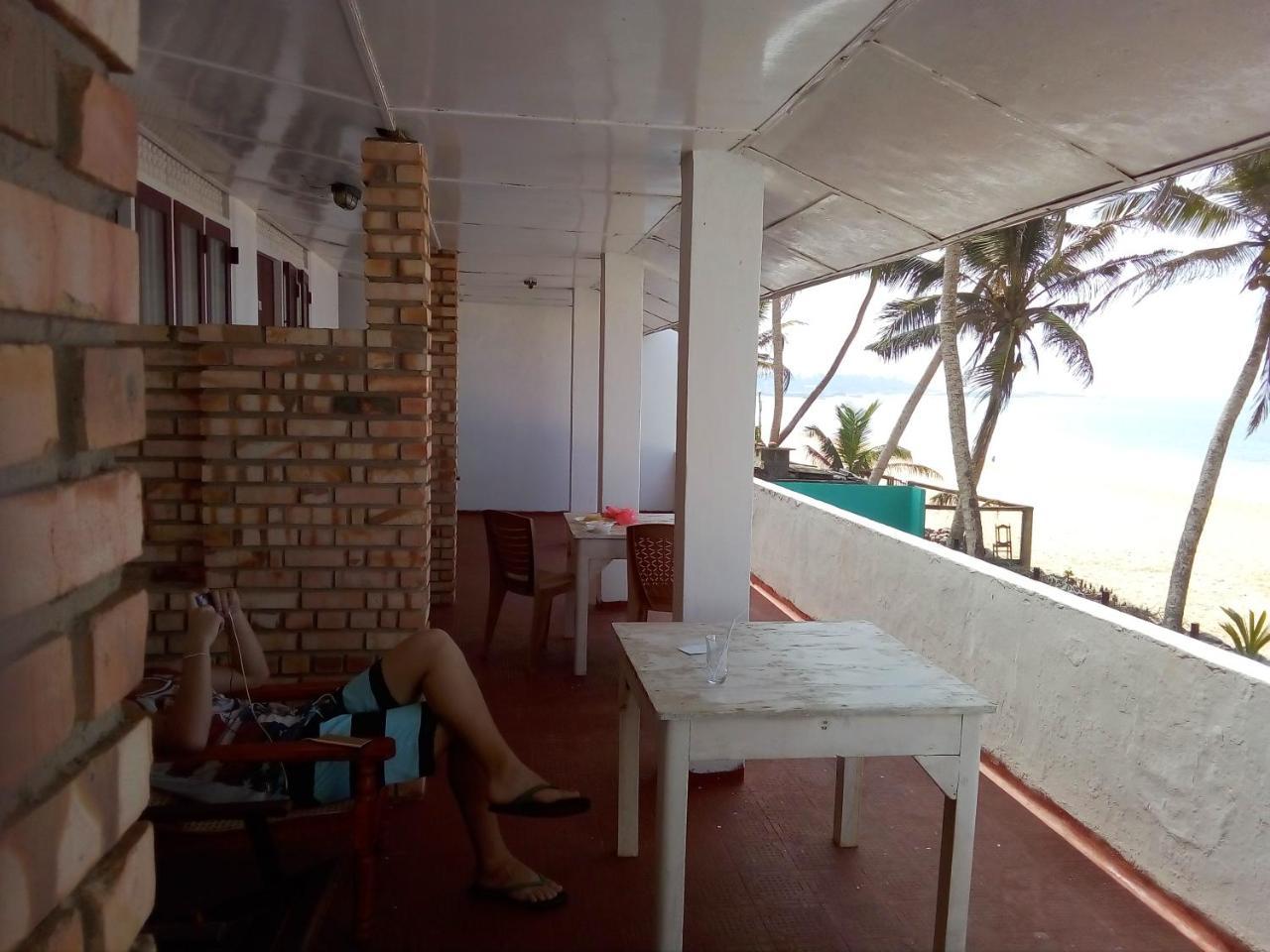 New SeaSide Inn Hikkaduwa Buitenkant foto