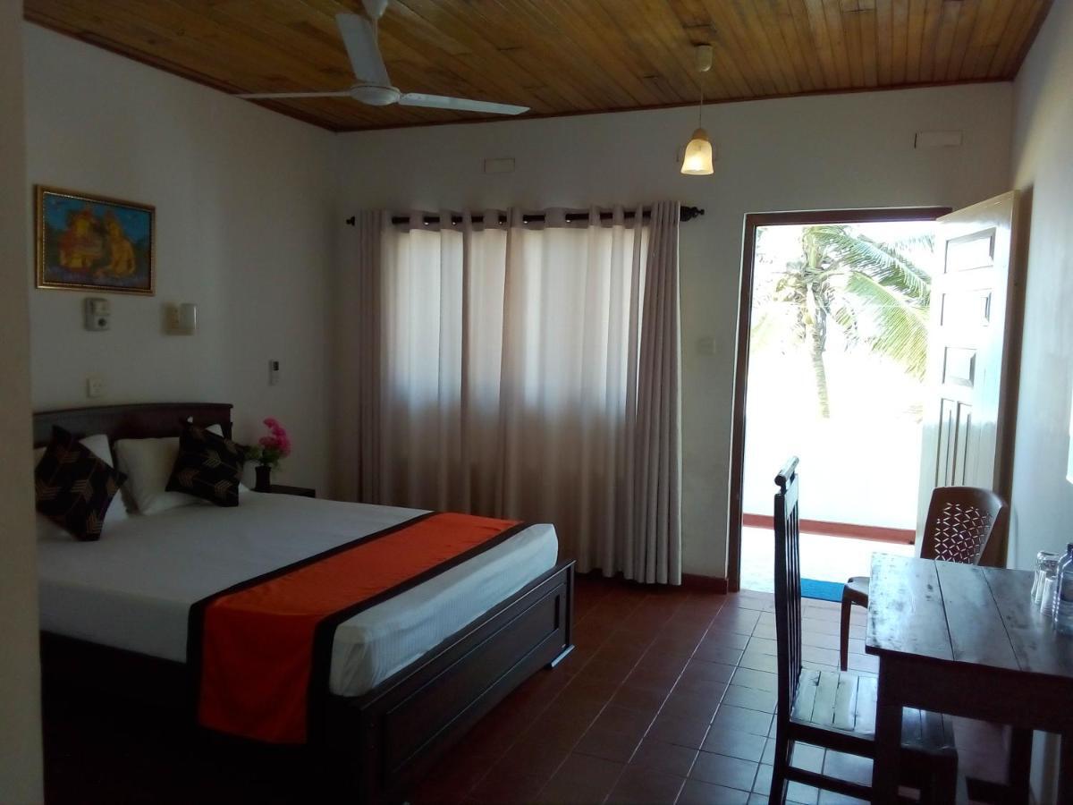 New SeaSide Inn Hikkaduwa Buitenkant foto