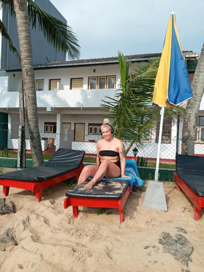 New SeaSide Inn Hikkaduwa Buitenkant foto
