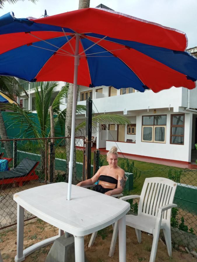 New SeaSide Inn Hikkaduwa Buitenkant foto