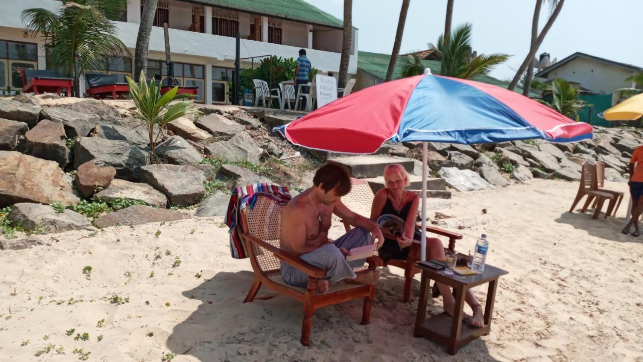 New SeaSide Inn Hikkaduwa Buitenkant foto