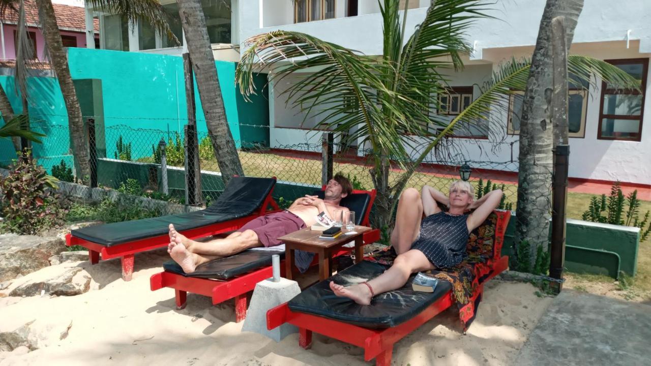 New SeaSide Inn Hikkaduwa Buitenkant foto