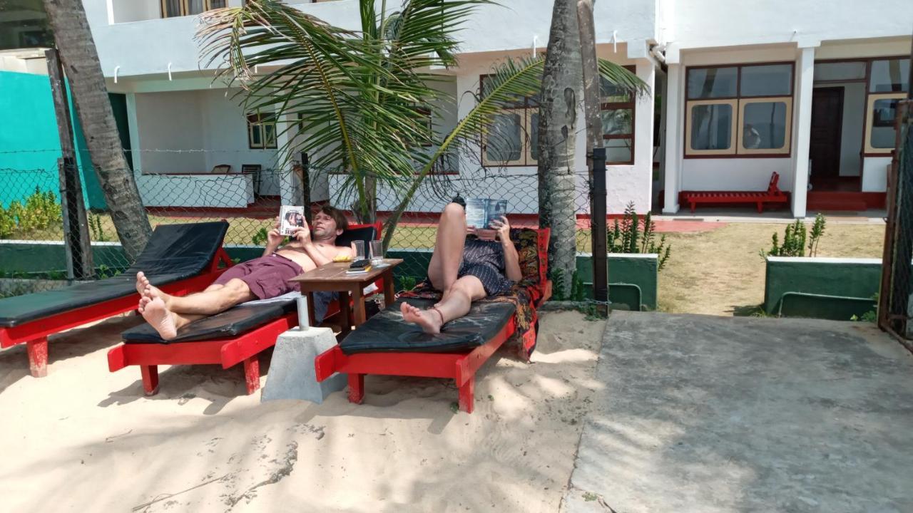 New SeaSide Inn Hikkaduwa Buitenkant foto